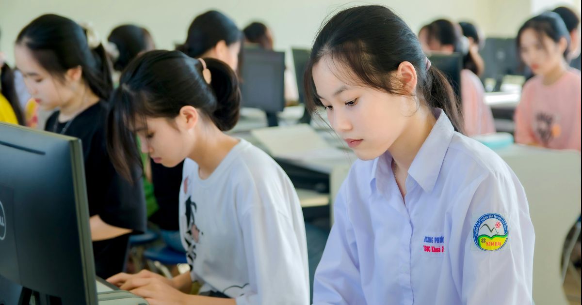Young students diligently working on computers in a classroom, representing academic excellence and global learning through the Ban Ki-moon Global Citizen Scholarship.